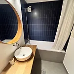 Stylish Ultracentral With Balcony Daire *