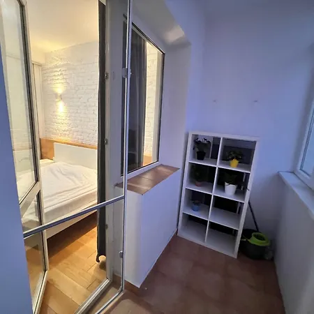 Stylish Ultracentral With Balcony Daire *