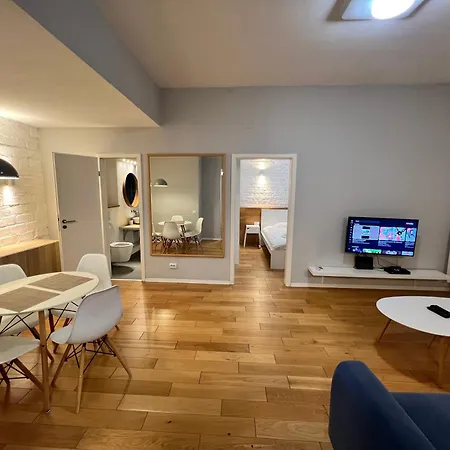Stylish Ultracentral With Balcony Daire *