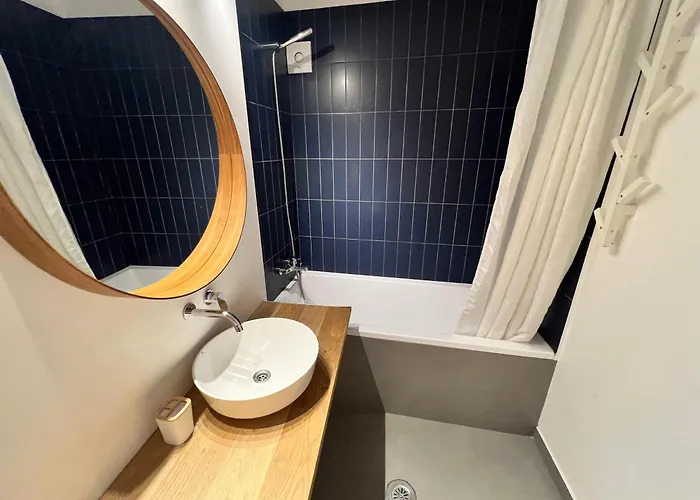 Stylish Ultracentral With Balcony Apartment *