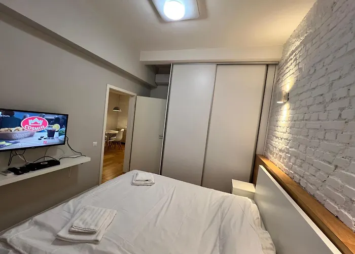 Stylish Ultracentral With Balcony Apartment Bucharest