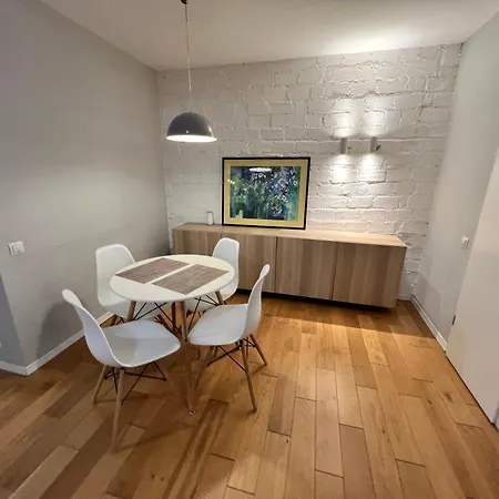 Stylish Ultracentral With Balcony Apartamento
