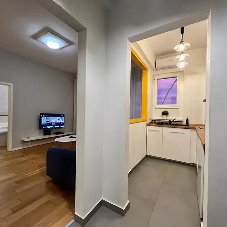 Stylish Ultracentral With Balcony Апартаменты *